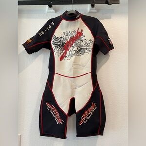Jettribe shorty wetsuit red/blk/wht with graphic design. Designed for jet skiing
